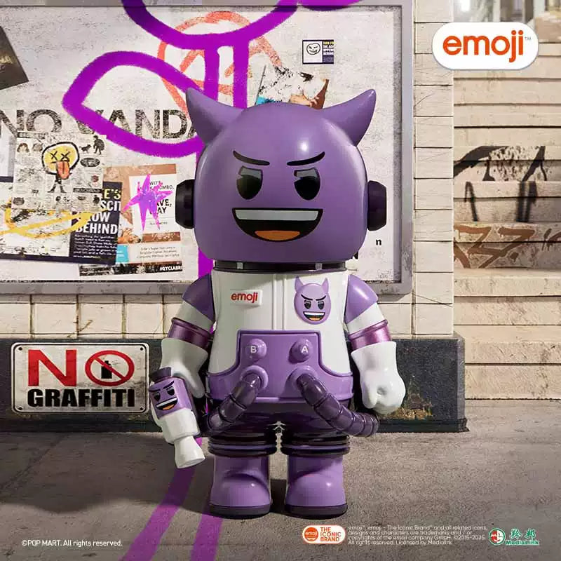 MEGA SPACE MOLLY 100% EMOJI SERIES TOYS
